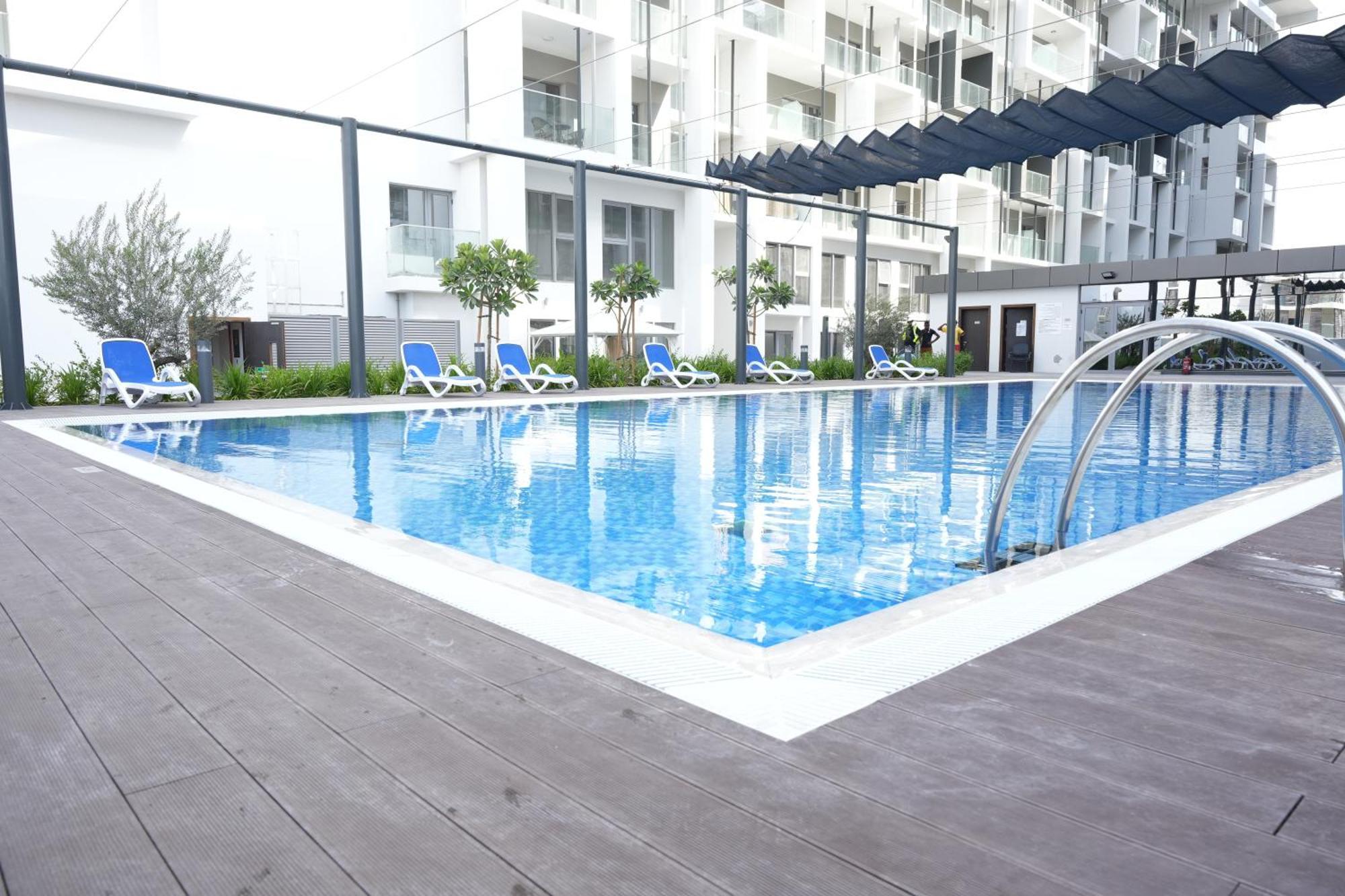 Ferienwohnung Poolside Charm Abu Dhabi Exterior foto