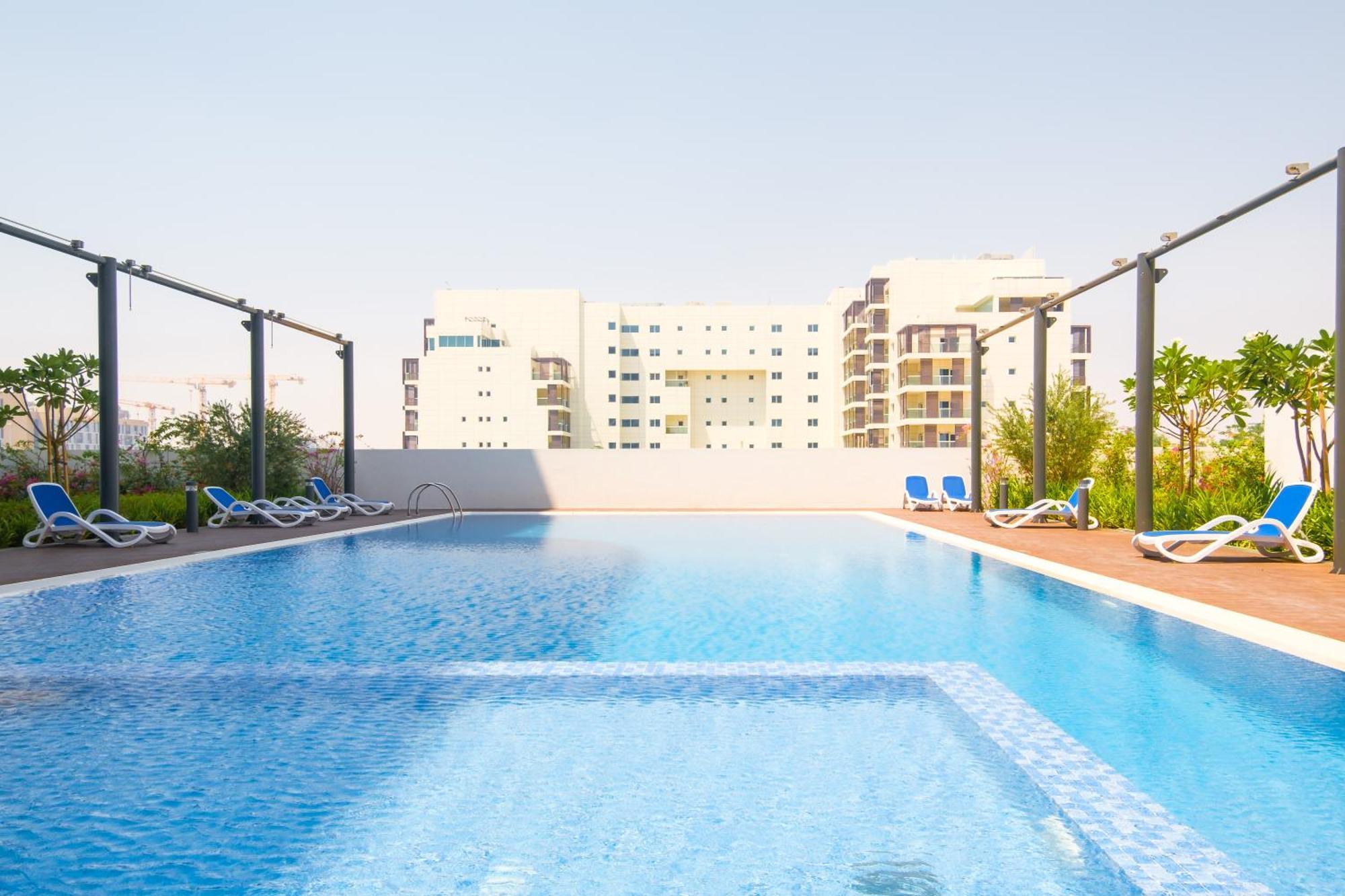 Ferienwohnung Poolside Charm Abu Dhabi Exterior foto