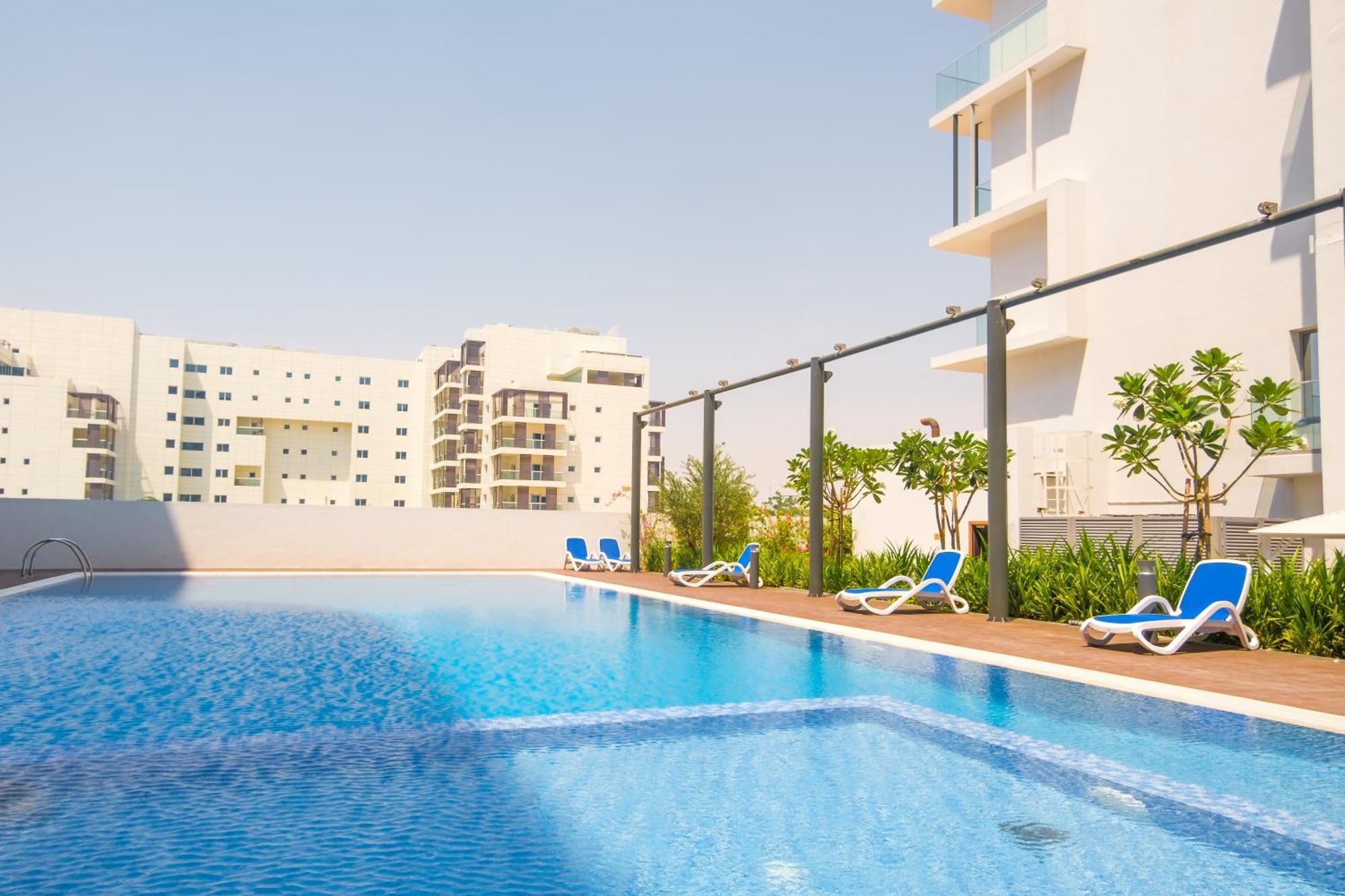 Ferienwohnung Poolside Charm Abu Dhabi Exterior foto